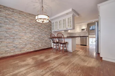 2512 Harman Crt, Mississauga, ON L5J 1T8