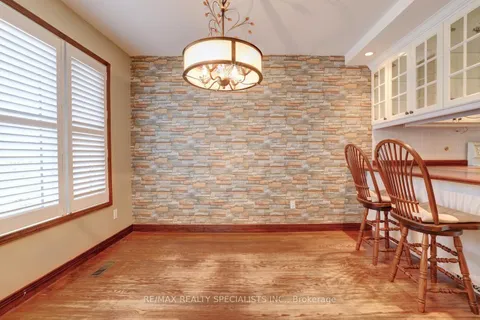 2512 Harman Crt, Mississauga, ON L5J 1T8