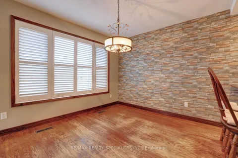 2512 Harman Crt, Mississauga, ON L5J 1T8