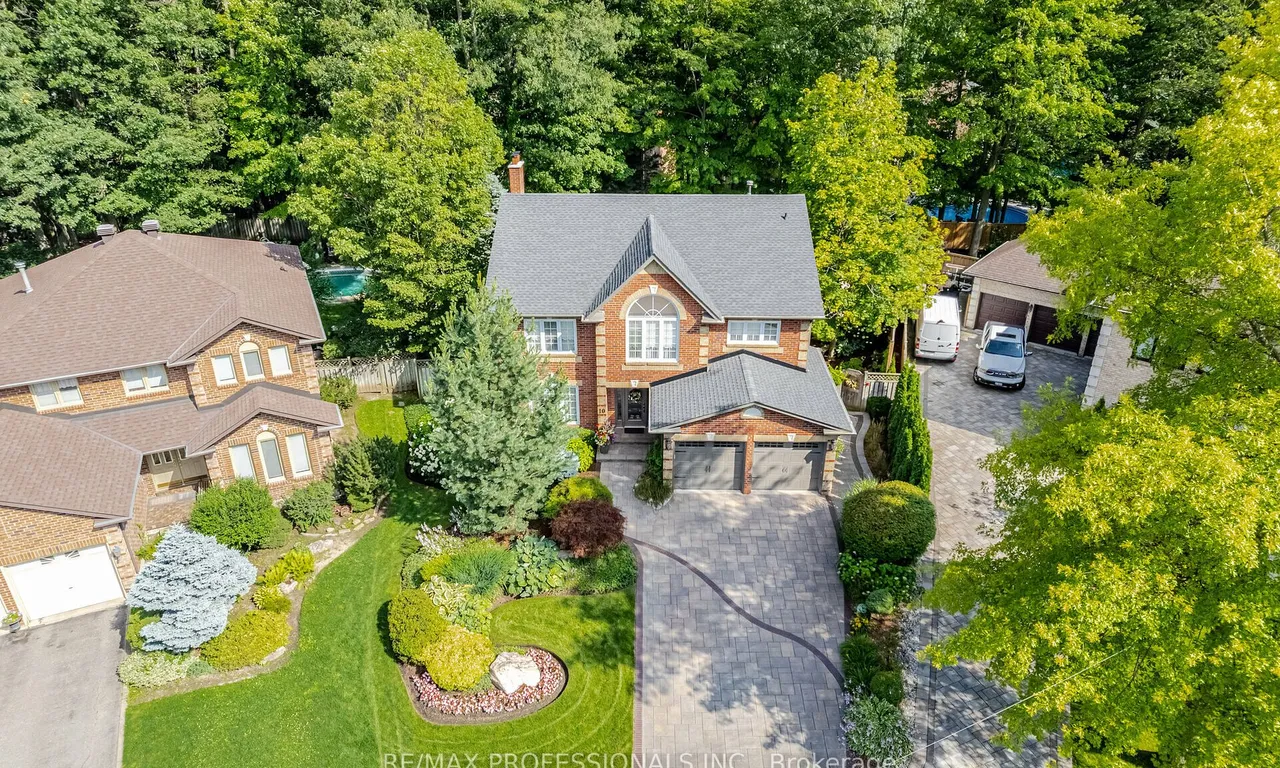 10 Grand Oaks Crt, Brampton, ON L6Z 3K7