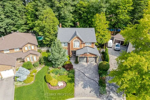 10 Grand Oaks Crt, Brampton, ON L6Z 3K7