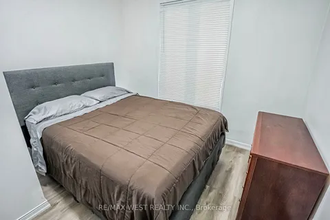 560 Perth Ave, Toronto, ON M6N 2W7