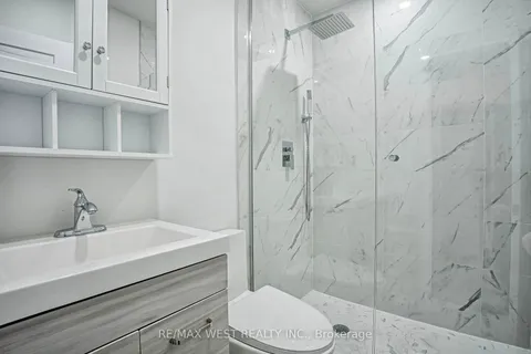 560 Perth Ave, Toronto, ON M6N 2W7