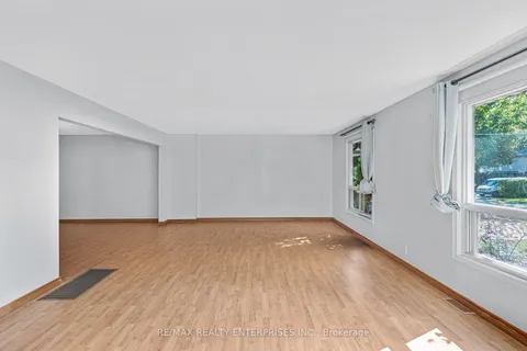 1265 Lakebreeze Dr, Mississauga, ON L5G 3W7