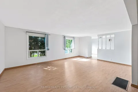 1265 Lakebreeze Dr, Mississauga, ON L5G 3W7