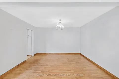 1265 Lakebreeze Dr, Mississauga, ON L5G 3W7