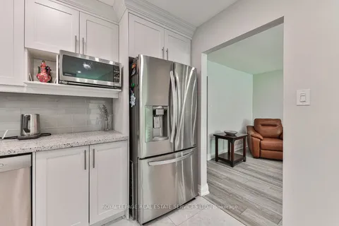 1316 Playford Rd, Mississauga, ON L5J 3V7