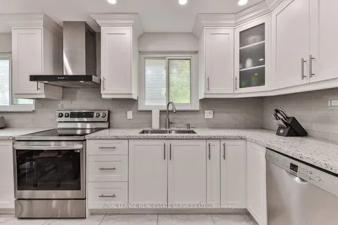 1316 Playford Rd, Mississauga, ON L5J 3V7