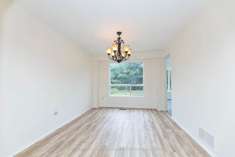 54 Northampton St, Brampton, ON L6S 3Y7