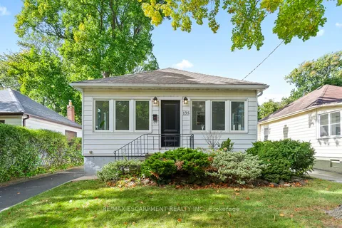135 Deane Ave, Oakville, ON L6K 1N2