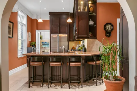 263 Keele St, Toronto, ON M6P 2K1