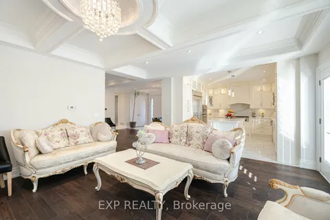 1 Battersea Cres, Toronto, ON M6L 1G7