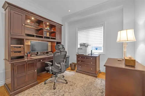 1533 Pinery Cres, Oakville, ON L6H 7J9