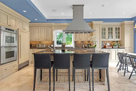 1533 Pinery Cres, Oakville, ON L6H 7J9