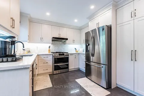 6525 WARBLER Lane, Mississauga, ON L5N 6E1
