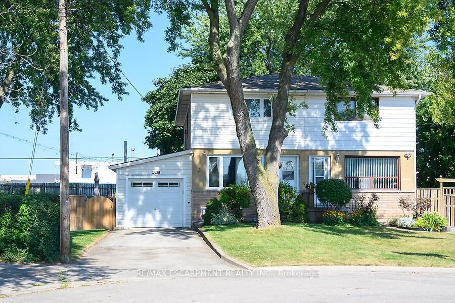 2439 Barclay Rd, Burlington, ON L7R 2B7