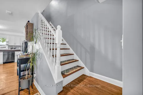 2439 Barclay Rd, Burlington, ON L7R 2B7
