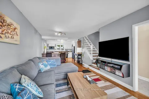 2439 Barclay Rd, Burlington, ON L7R 2B7