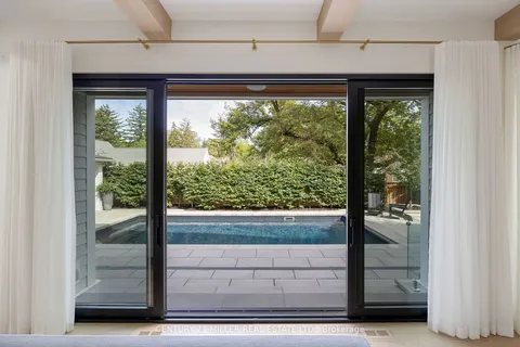 143 Crestwood Crt, Burlington, ON L7L 2V9