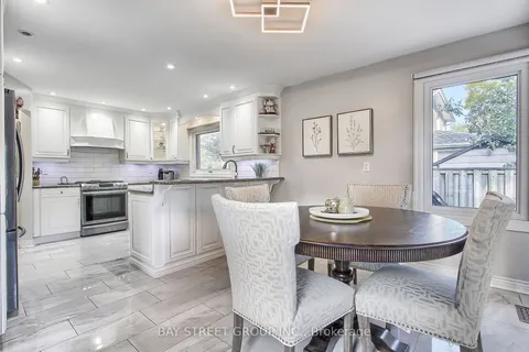 4149 Bridlepath Tr, Mississauga, ON L5L 3E8