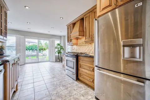 4066 Renfrew Cres, Mississauga, ON L5L 4J8