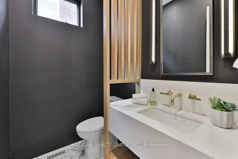 725 Byngmount Ave, Mississauga, ON L5G 1R6