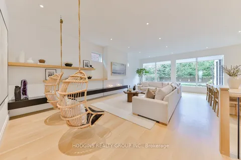 725 Byngmount Ave, Mississauga, ON L5G 1R6