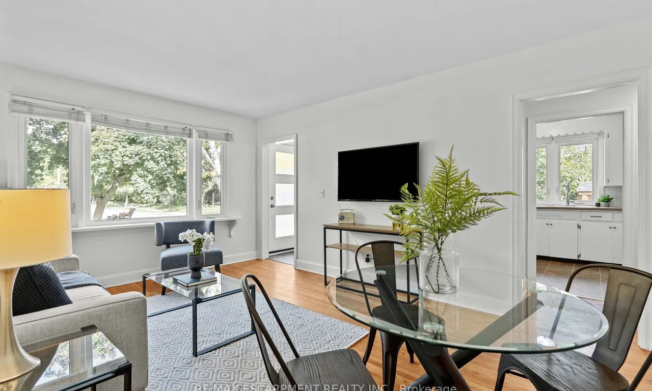1458 Fisher Ave, Burlington, ON L7P 2L8