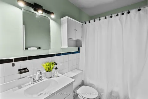 1458 Fisher Ave, Burlington, ON L7P 2L8