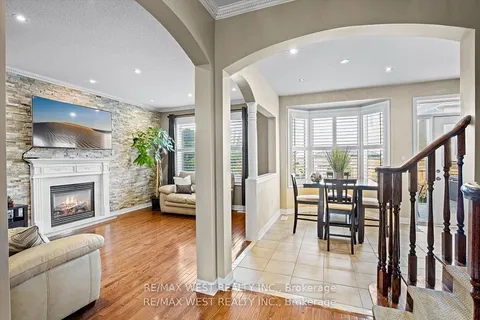 17 Hawkridge Tr, Brampton, ON L6P 2T5