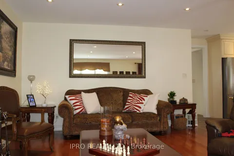 76 Stavely Cres, Toronto, ON M9W 2C8