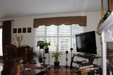 76 Stavely Cres, Toronto, ON M9W 2C8