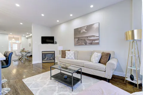 7327 Bread Fruit Lane, Mississauga, ON L5N 8P2