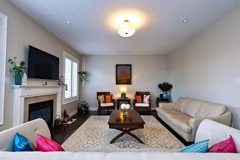 53 Pathway Dr, Brampton, ON L6X 0Z7