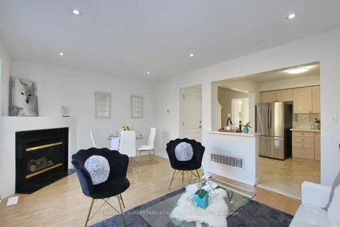 15 Mount Ranier Cres, Brampton, ON L6R 2K8