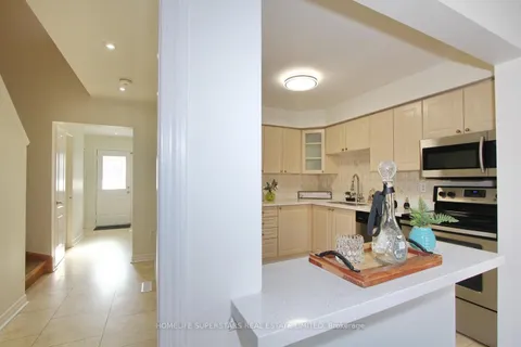 15 Mount Ranier Cres, Brampton, ON L6R 2K8