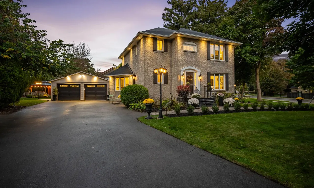 521 Oneida Dr, Burlington, ON L7T 3T9