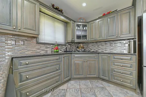 16 Bryant Crt, Brampton, ON L6X 2T1