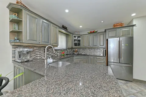 16 Bryant Crt, Brampton, ON L6X 2T1
