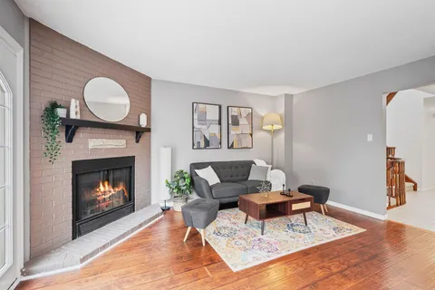 3193 Osbourne Rd, Mississauga, ON L5L 4A4