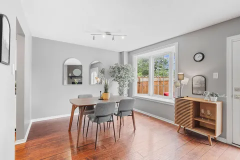 3193 Osbourne Rd, Mississauga, ON L5L 4A4