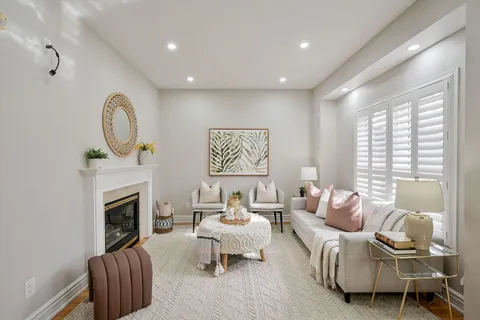 798 Crawford Mill Ave, Mississauga, ON L5W 1B5
