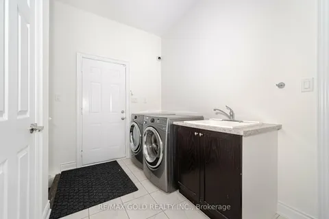 20 Carl Finlay Dr, Brampton, ON L6P 4K1