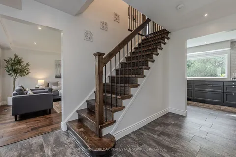 1771 Heather Hills Dr, Burlington, ON L7P 2Z1
