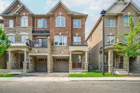 14 Faye St, Brampton, ON L6P 4M9