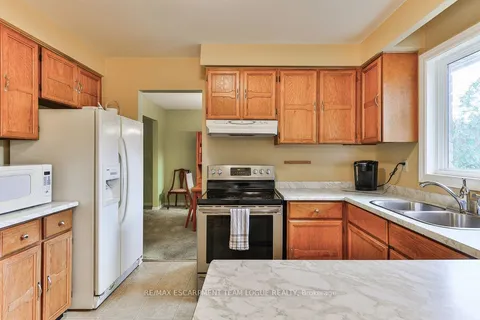 2185 Blackburn Crt, Burlington, ON L7P 4B3