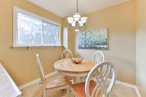 2185 Blackburn Crt, Burlington, ON L7P 4B3