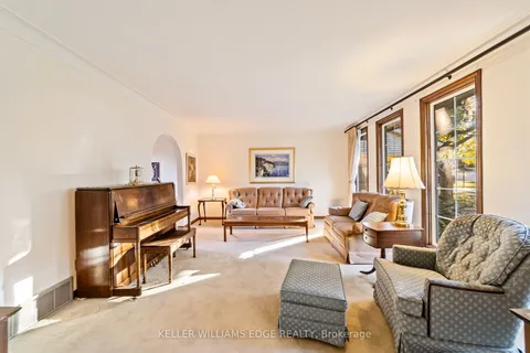 2032 Faversham Ave, Burlington, ON L7P 1W4