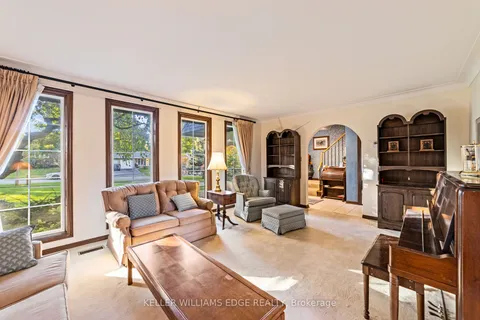 2032 Faversham Ave, Burlington, ON L7P 1W4