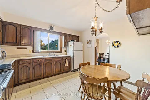 2032 Faversham Ave, Burlington, ON L7P 1W4